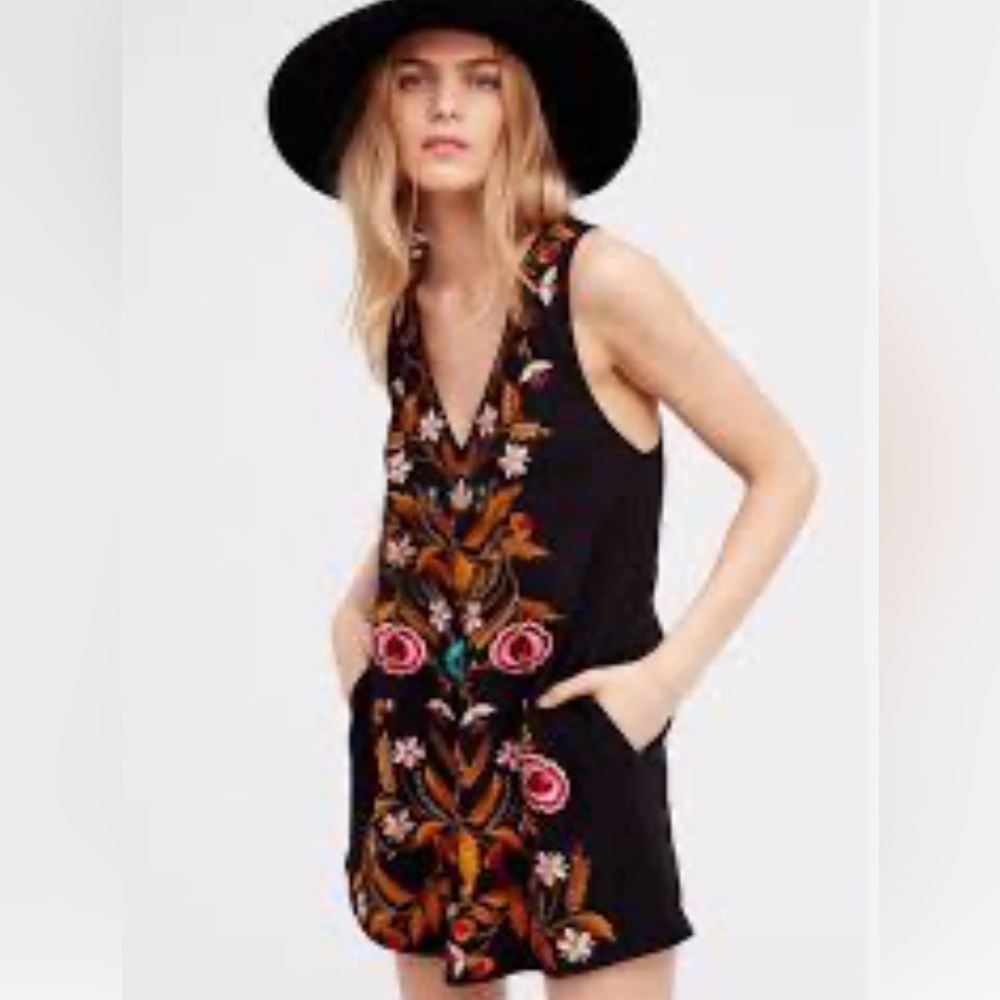 🩵FREE PEOPLE Embroidered Mini Dress, Small